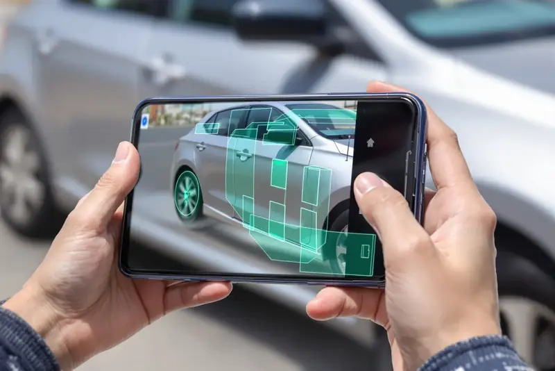 Telefonla çekilen araç fotoğrafında kaporta panellerini işaretleyen yapay zekâ ekranı