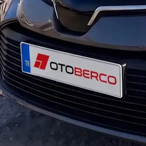 Plakası OtoBerco logosuyla kapanmış araç, yakın çekim
